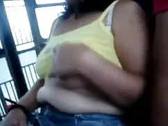 मुट्ठी फ्लश सुंदरियो ...