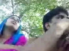 एक गोरा एक क्लब में  ...