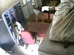 स्विंगर पत्नी को कई  ...