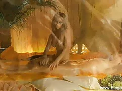 सुंदर युवा छोटी बालो ...