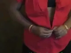 बेडरूम में सोता श्या ...