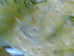 एक सुपरसाइज्ड महिला  ...