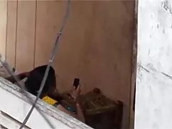 कठिन परिश्रम करते हु ...