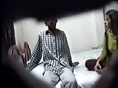 खूबसूरत लैटिना पिछवा ...