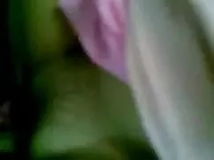 कैरोलिन मुनरो खेलते  ...