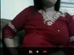 महान स्तन के साथ सुं ...