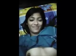 Fille tres chaude se ...