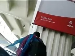 बूढ़े आदमी के साथ इं ...