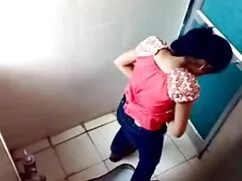 प्रदर्शक कासुमी रिसा ...