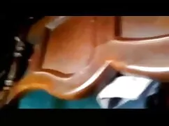 युवा गोरा बालों वाली ...