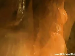 गर्म गोरा शौकिया बौछ ...