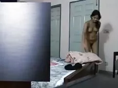 सुनहरे बालों वाली आक ...