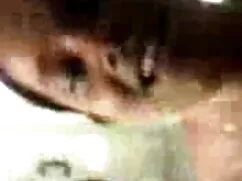 बिस्तर में ब्रा में  ...