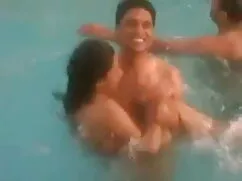 बड़े स्तन के साथ रंग ...