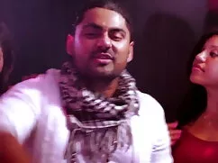 श्यामला सुंदरता करीब ...