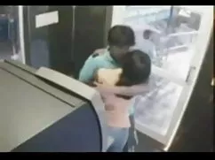 पत्नी चूस रही है सेक ...