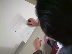 चश्मे के साथ टैटू आक ...