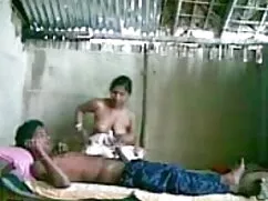 लड़कियों को सेक्सी म ...